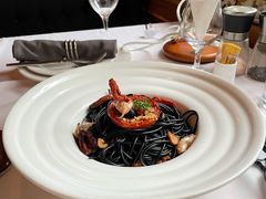 墨鱼汁意面配奶油培根汁-火车头法国西餐厅