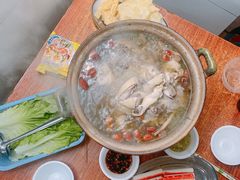 连州果园鸡-威邵鸡煲(西华路总店)