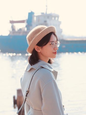 波光粼粼的海平面闪闪发光,需要带上你爱的人或者宠物来