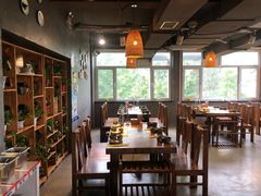 靠窗位-滇海谣云南斑鱼养生火锅(北戴河旗舰店)