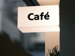 -Café Monson