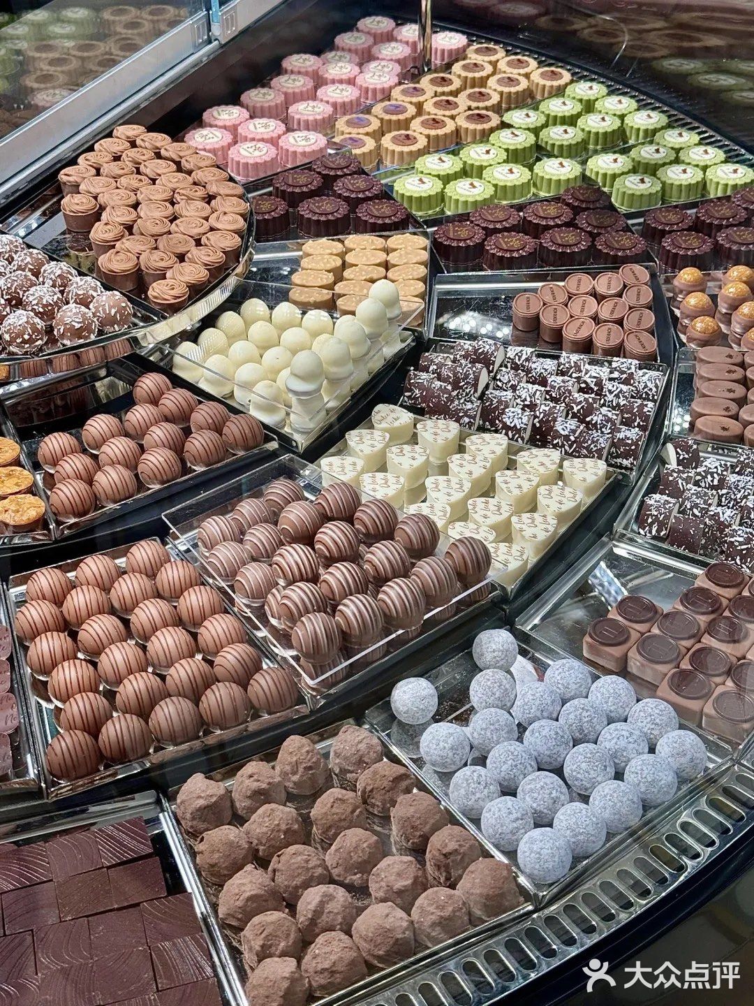 有钱人吃的月饼已经next level…！！