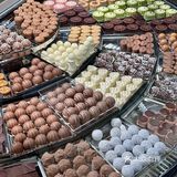 有钱人吃的月饼已经next level…！！