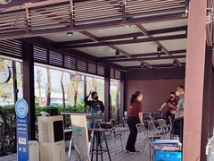 -Chom Cafe and Restaurant