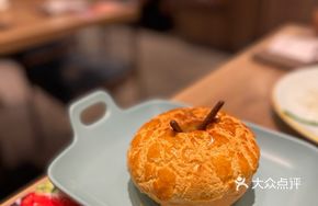Milk-Flow Pineapple Bun