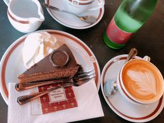 餐具摆设-Cafe Sacher(WIEN)