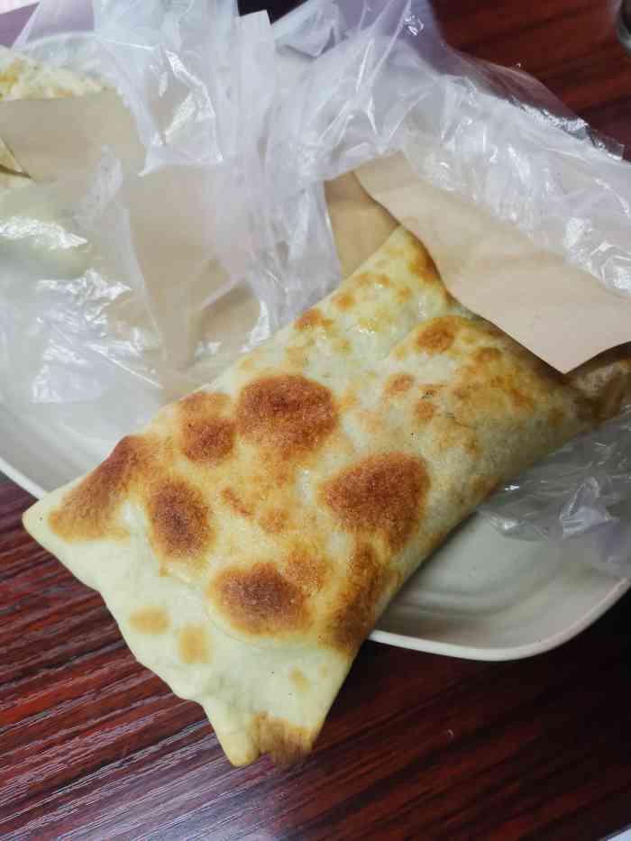尚食社蒙阴肉火烧-"老板是很和蔼可亲的大爷大娘开的,特别热情.