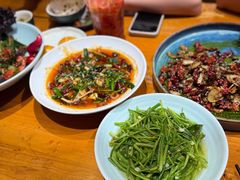 -老滇山寨•云南特色菜•地方菜•民族风情歌舞表演(金碧店)