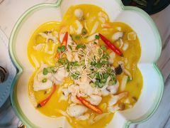 花开酸汤鱼虾跳-蜜桃花开·中西融合菜E&W(南长街店)