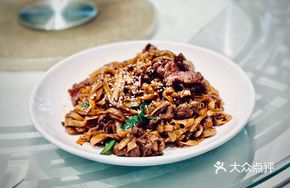 Old-style Beef and Rice Noodle Stir-fry
