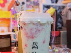 超濃牛油果草莓卡士-混果汁(喜荟城店)