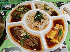 小吃五拼-令氏家外家周秦食府(高新店)