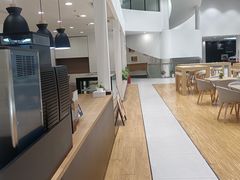 -杭州中沃沃尔沃4S店(滨江区店)