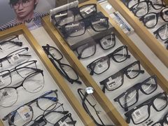 -美式眼镜·授权蔡司.依视路.尼康.豪雅.明月(人民广场店)