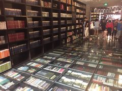 -钟书阁(松江泰晤士小镇店)