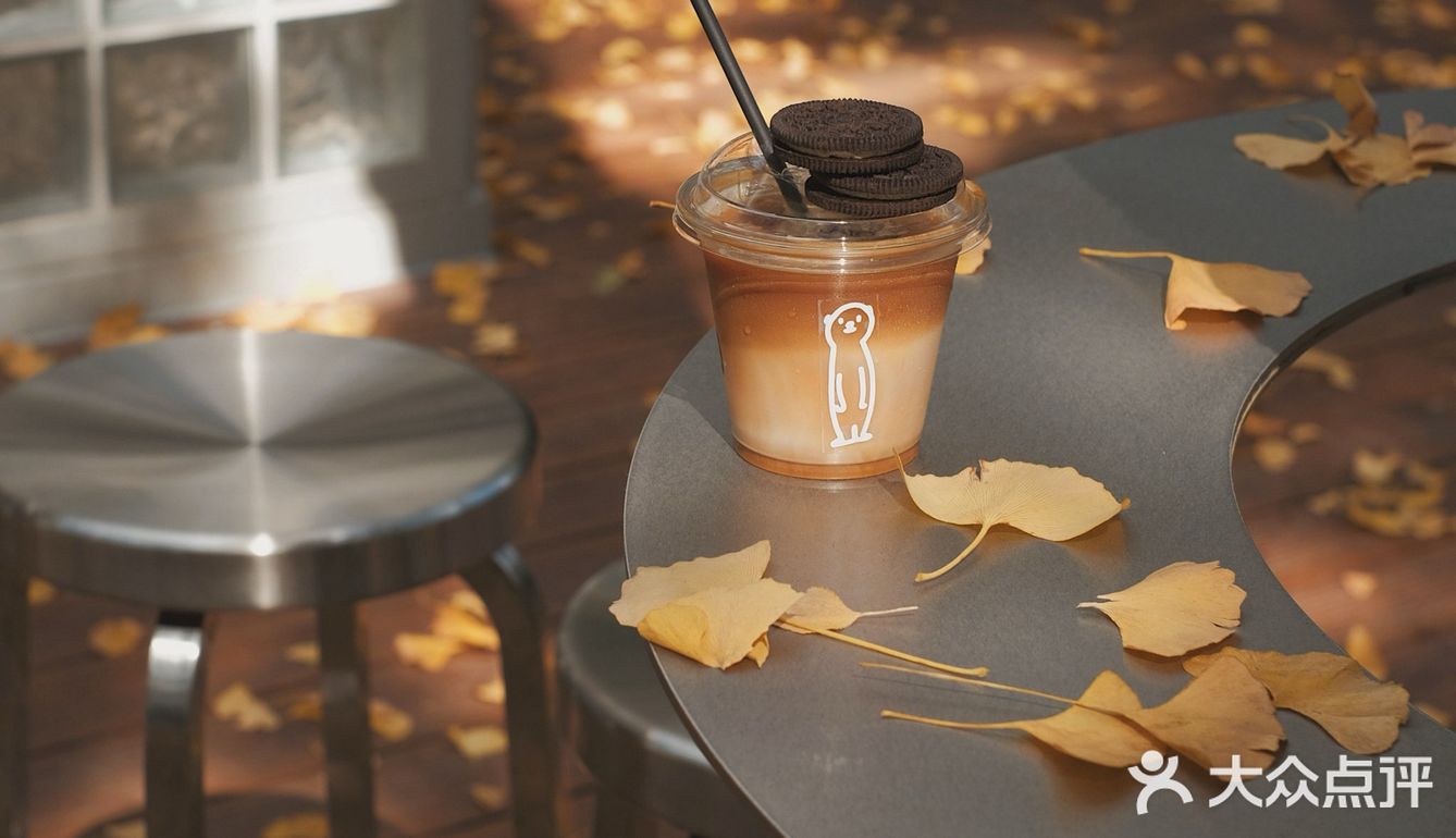 魔都秋天最火的银杏咖啡店