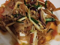 湿炒牛河-李记潮汕砂锅粥(营福路店)