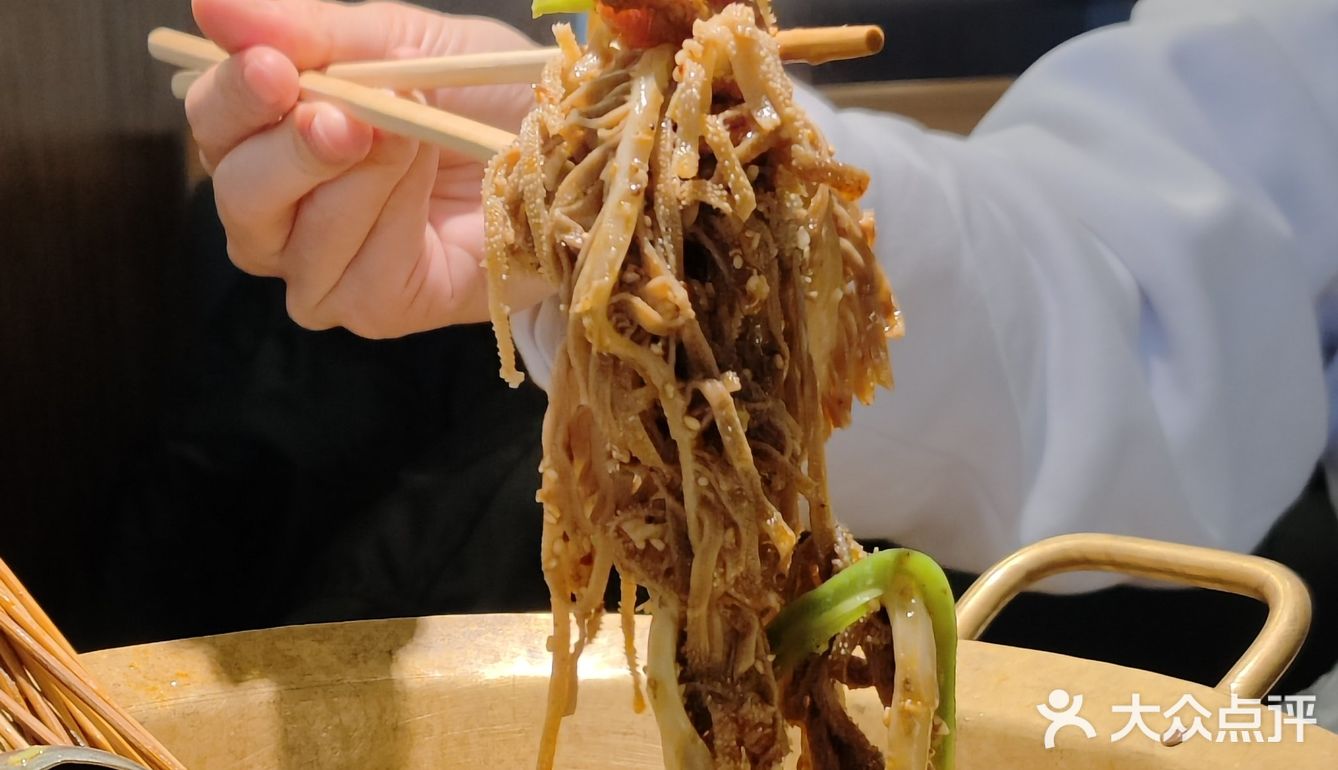 不敢想象吃一大盆脆爽的毛肚贡菜，有多快乐！