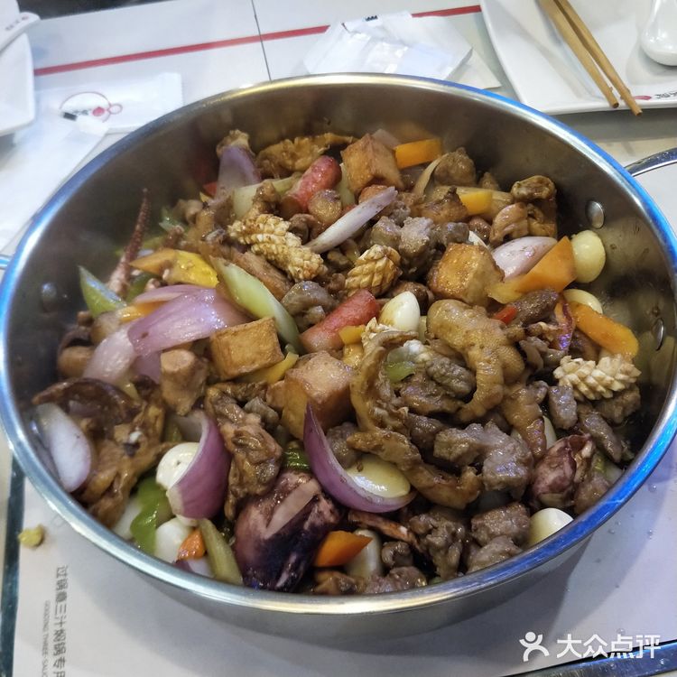 第一次焖锅是黄记煌，配着能吃三碗米饭