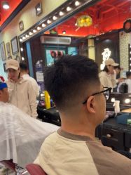 -东方先生国潮男士理发馆