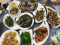 -覃记海鲜美食餐厅