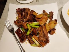 鸿运片皮乳猪（葱姜炒）-御宝轩(益丰·外滩源店)
