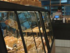 面包甜点陈列柜-Dough&Joe团憩(瑞虹天地月亮湾店)