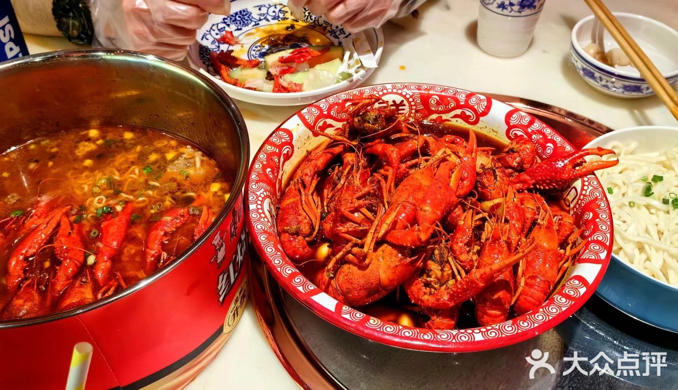 这家的小龙虾，简直惊艳!小龙虾个大饱满，虾肉 Q弹鲜嫩