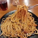 王记街头牛排（德思勤店），被柱子挡着的牛排店