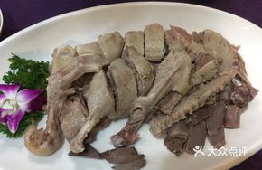 Steamed Goose in White Sauce