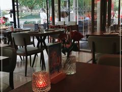 靠窗位-ELI FALAFEL Lebanese&Mediterranean黎巴嫩美食(富城路店)