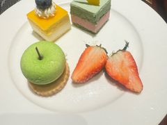 -广州万富希尔顿酒店·感趣自助餐厅·金秋蟹宴生蚝海鲜刺身