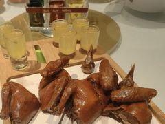 红烧乳鸽-汤城小厨•粤菜•靓汤(金宝街店)