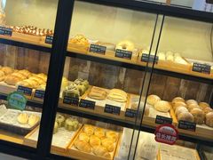 面包甜点陈列柜-啊噗吐呦现场烘焙(麦凯乐店)