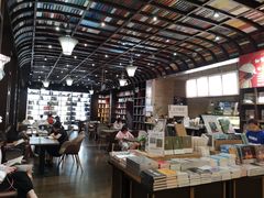 -钟书阁(松江泰晤士小镇店)