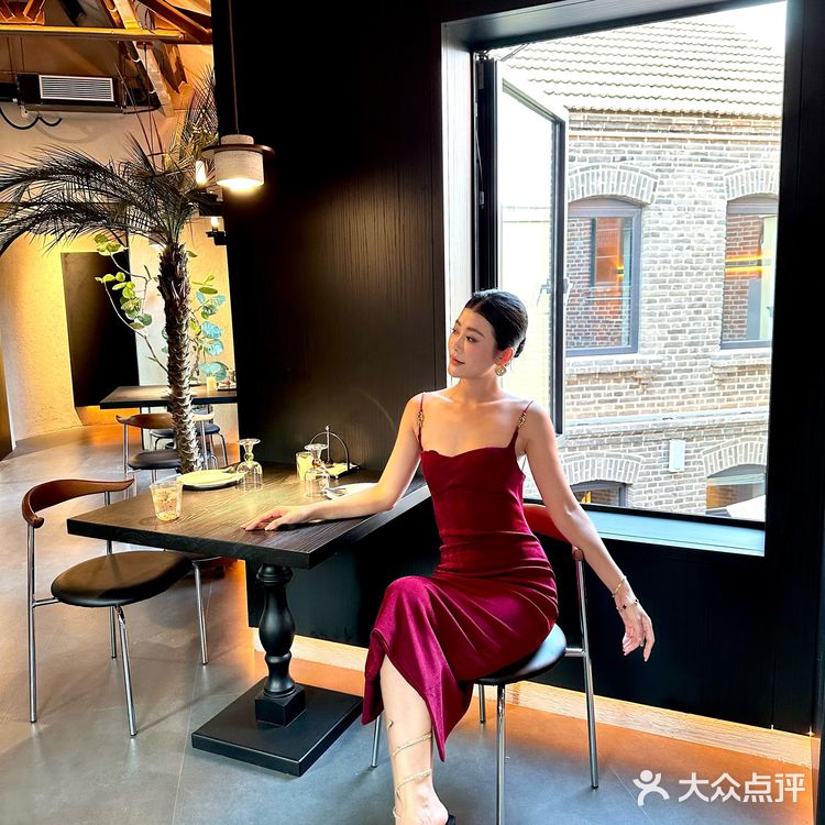 文艺又高雅 | 窗外是老电车,窗内是西餐厅