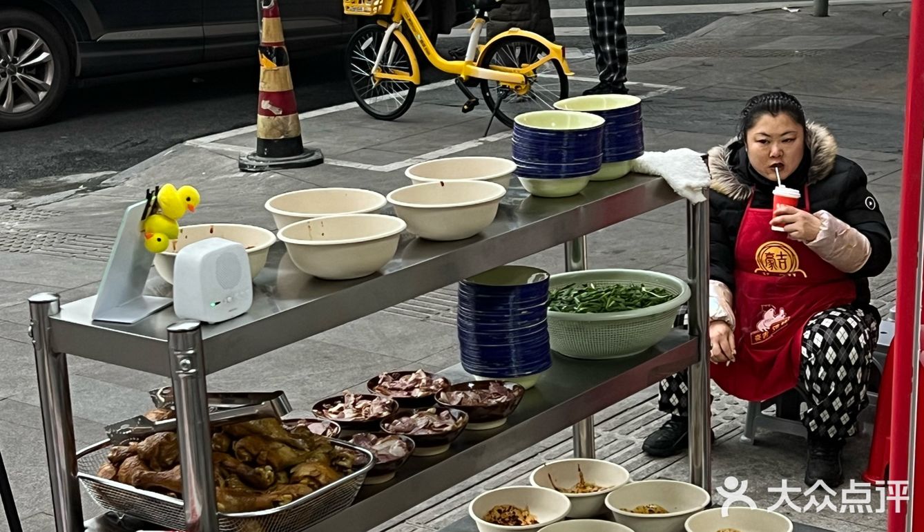 全场最佳南瓜汤，冰冰凉很解腻。0元玩转这座城