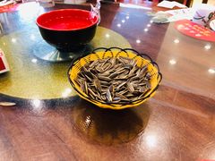 瓜子-川流不息·地道川菜·小龙虾(松东路店)