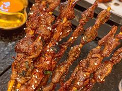-何妹湿辣牛肉·粤式烧烤砂煲(桂雅路店)