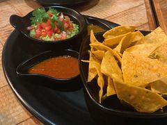 牛油果酱配玉米片-Luchador摔跤手墨西哥餐厅(恒宇广场店)