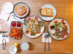 冰椰汁抹茶牛奶-HELLO 27 意面·沙拉·帕尼尼