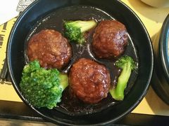 鱼肉狮子头饭-老娘舅中式快餐(美好广场店)