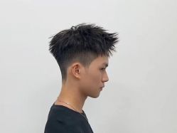 -变画·发型STUDIO