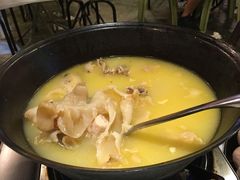 -鲜入围煮花胶鸡海鲜火锅