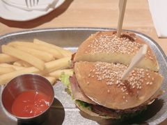 -三勾JJJ Burger&Coffee(梅溪湖店)