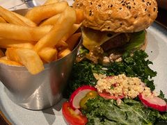香浓蘑菇牛肉汉堡-bluefrog蓝蛙(皇庭广场店)