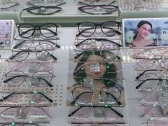 -翰佐蔡司小乐圆·依视路星趣控·暴龙眼镜折扣店