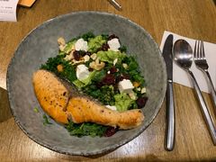 煎三文鱼牛油果色拉-Wagas沃歌斯(太古汇店)