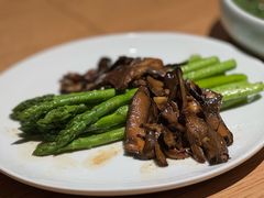 牛肝菌扒芦笋-一坐一忘云南菜(三里屯店)
