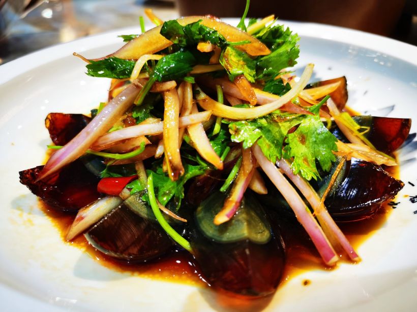 「洋葱拌皮蛋」也不错,孩子很喜欢吃.